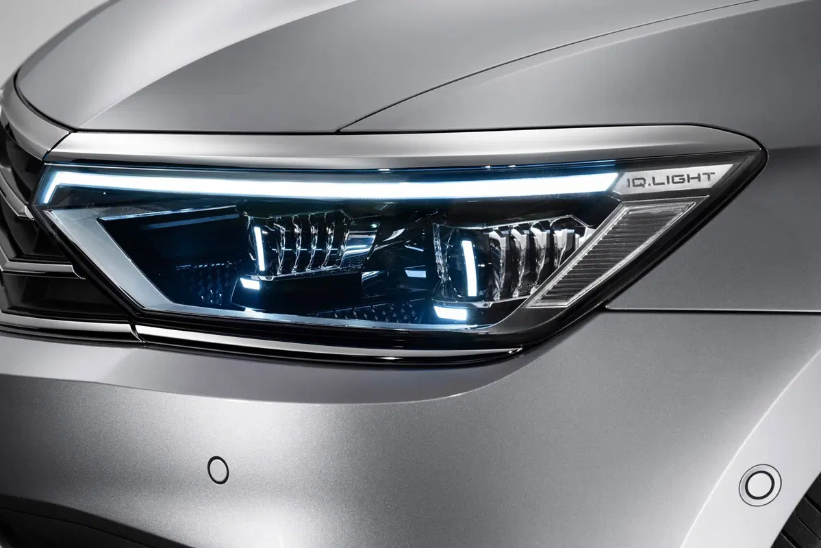 Volkswagen Passat 2019: foto e video della nuova generazione (7)