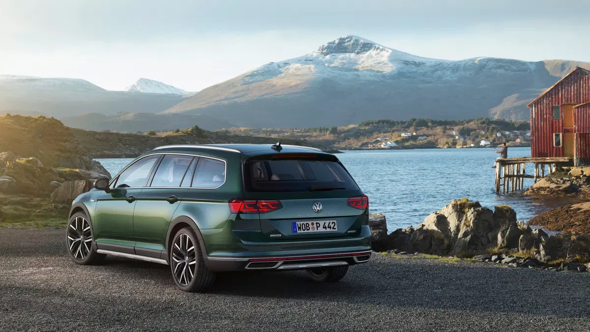 Volkswagen Passat 2019: foto e video della nuova generazione (8)