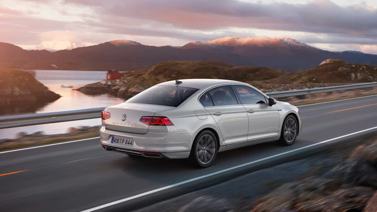 Volkswagen Passat 2019: foto e video della nuova generazione (10)