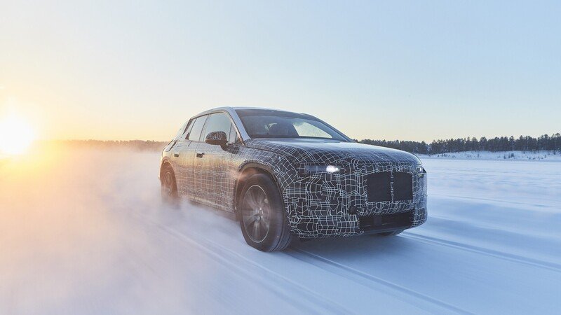 BMW iNEXT: test sulla neve per il SUV elettrico [Foto]