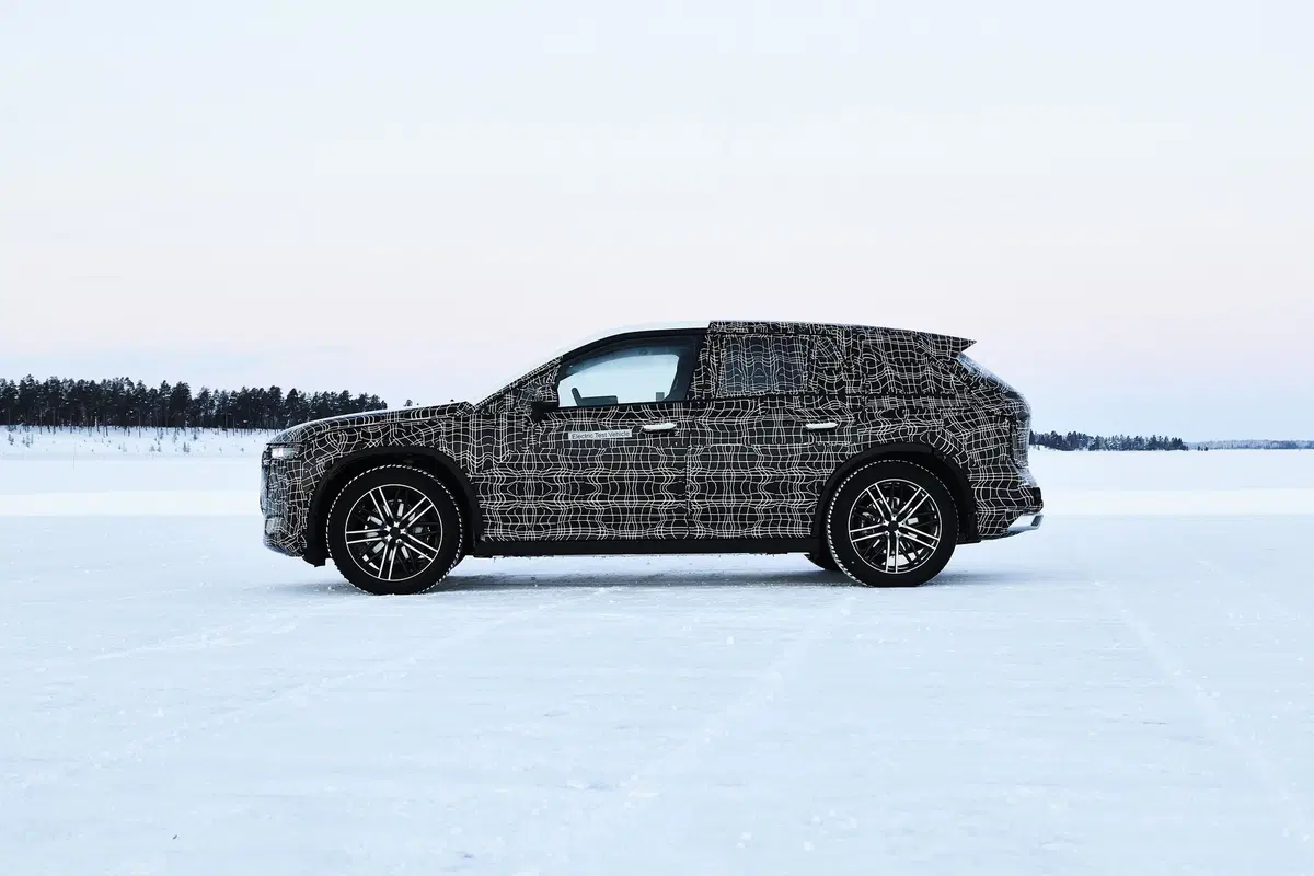 BMW iNEXT: test sulla neve per il SUV elettrico [Foto] (3)