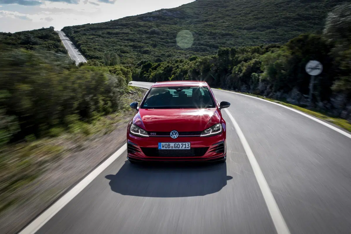 Volkswagen Golf GTI TCR 2019, 290 CV per il canto del cigno della VII (2)