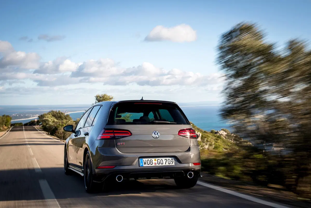Volkswagen Golf GTI TCR 2019, 290 CV per il canto del cigno della VII (5)
