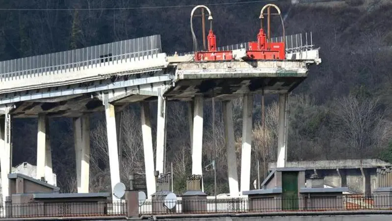 Genova, Ponte Morandi: parte la demolizione