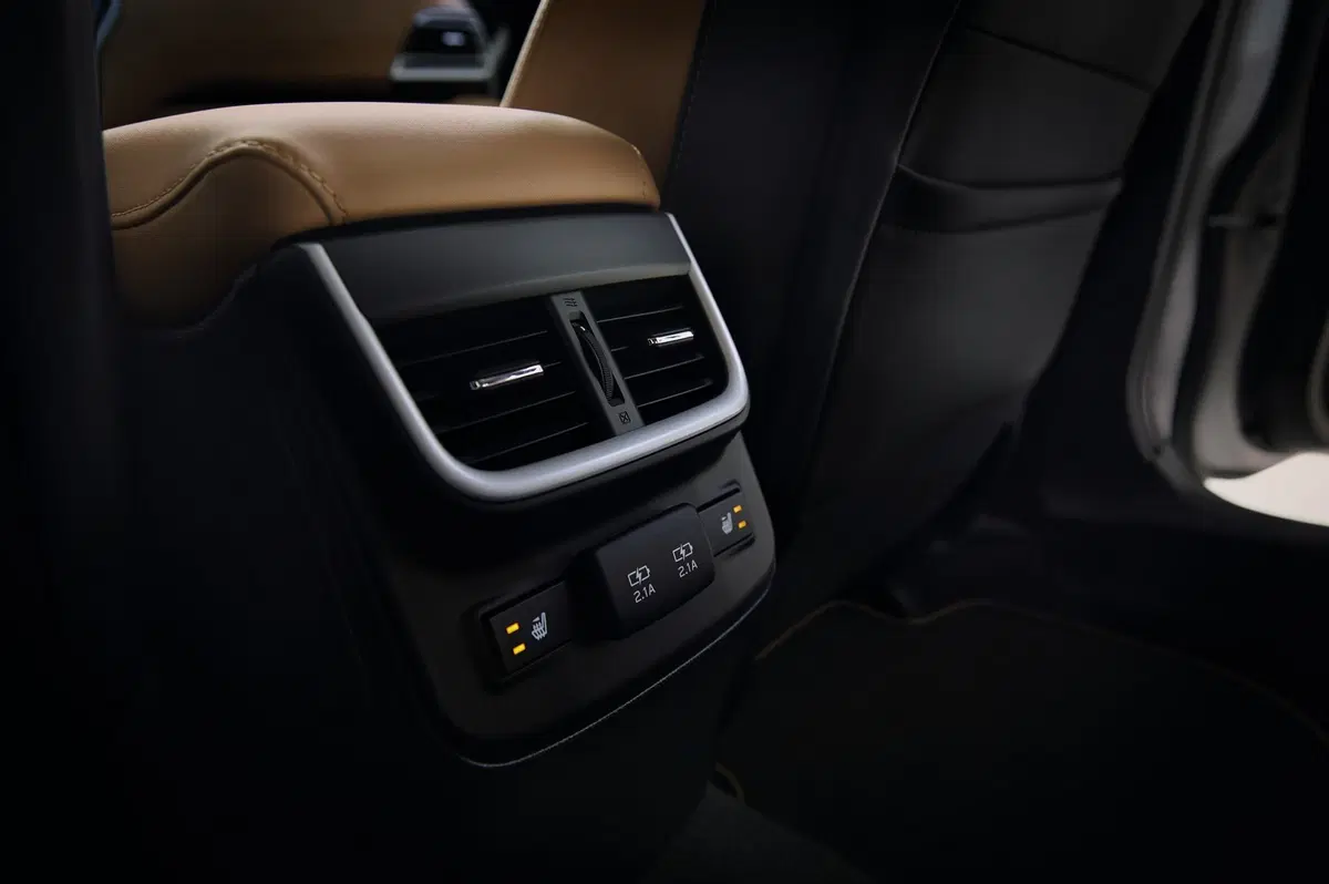 Subaru Legacy, la nuova generazione a Chicago 2019 [Foto e video] (7)