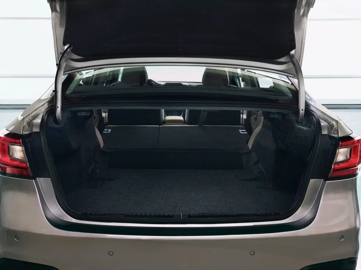 Subaru Legacy, la nuova generazione a Chicago 2019 [Foto e video] (11)