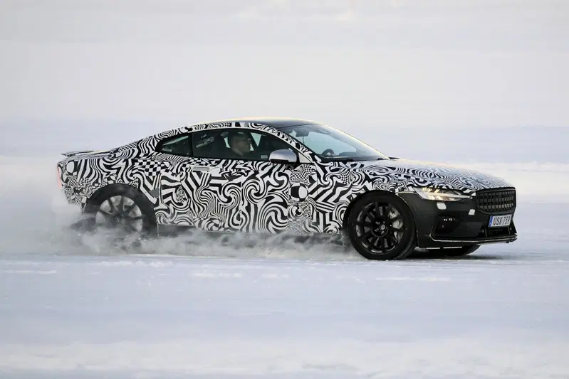 Linee da vera sportiva per la ibrida Polestar 1