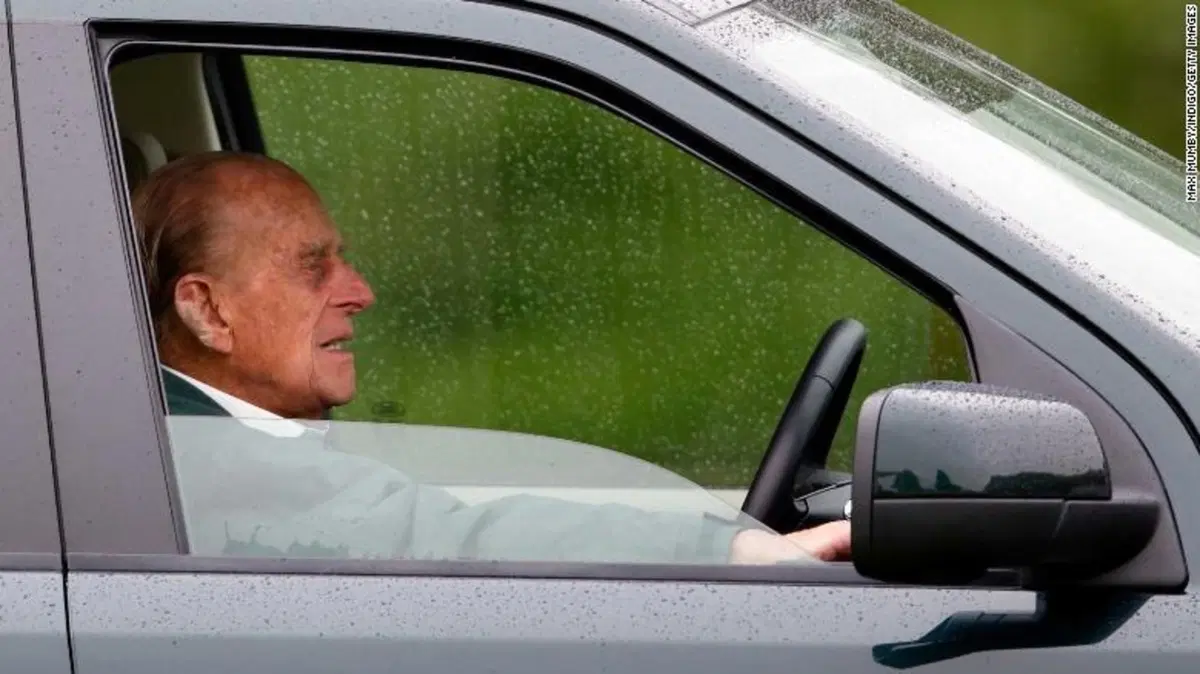 Care automobili addio: il principe Filippo rinuncia alla sua patente (2)