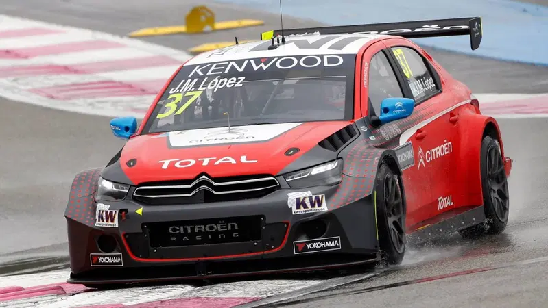 WTCC, qualifiche Francia: pole per L&oacute;pez