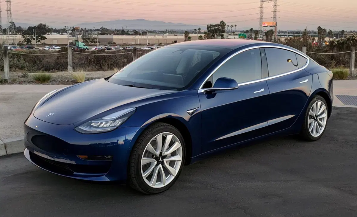Tesla Model 3 (2018-->>) (26)