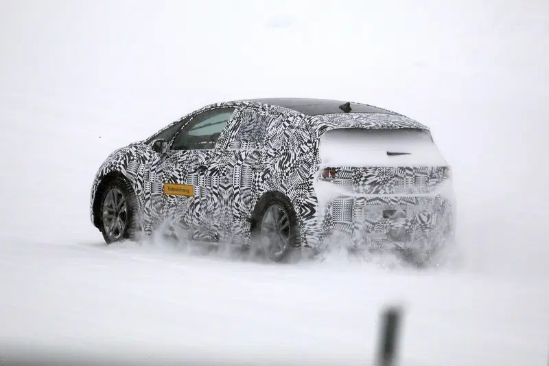 Test sulla neve per l'elettrica Volkswagen I.D. Neo