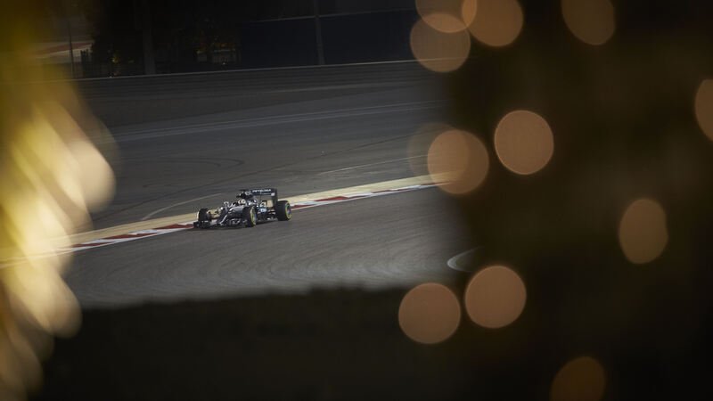 F1, Gp Bahrain 2016: pole per Hamilton. Vettel terzo