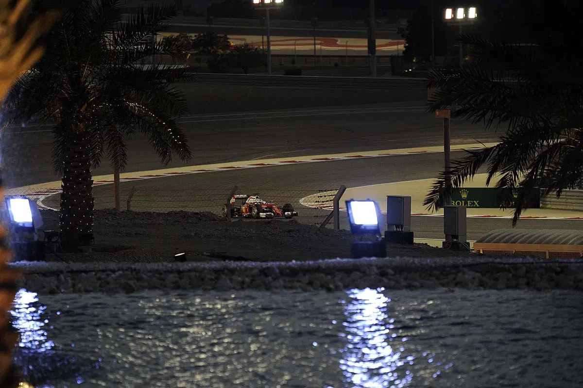 F1, Gp Bahrain 2016: pole per Hamilton. Vettel terzo (6)