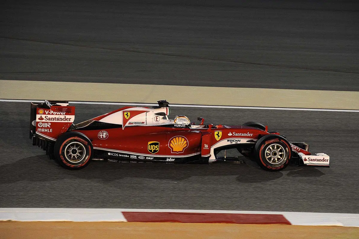 F1, Gp Bahrain 2016: pole per Hamilton. Vettel terzo (8)