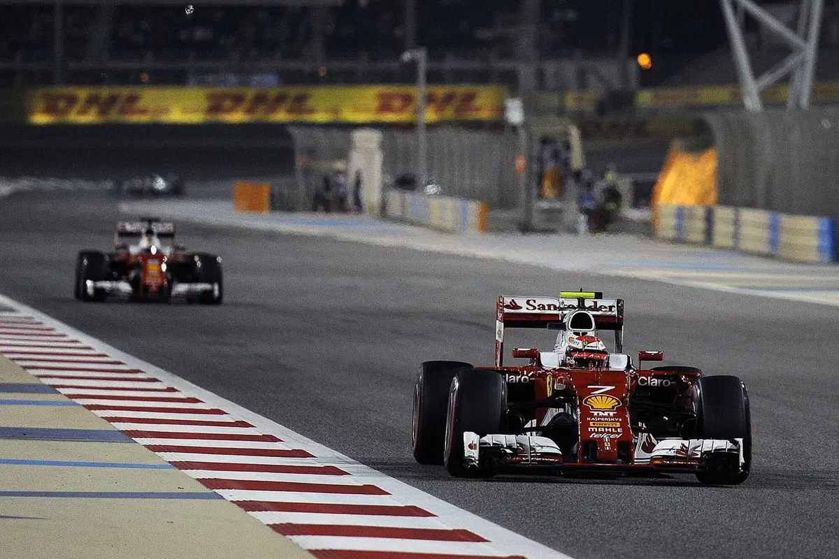 F1, Gp Bahrain 2016: pole per Hamilton. Vettel terzo (13)
