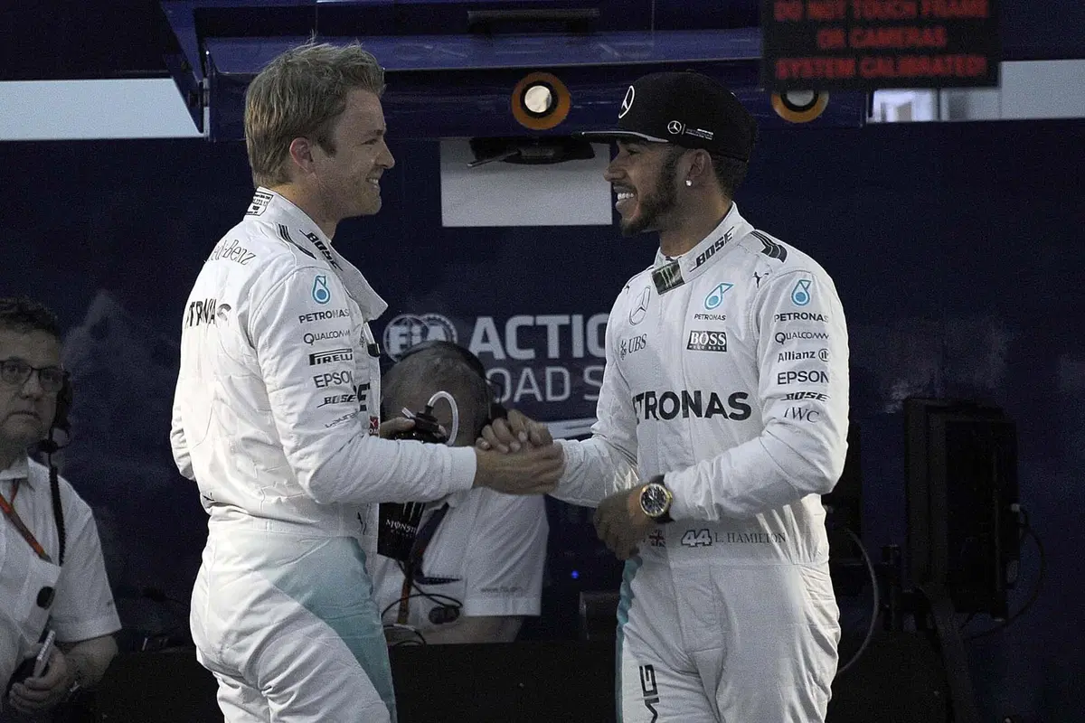 F1, Gp Bahrain 2016: pole per Hamilton. Vettel terzo (15)