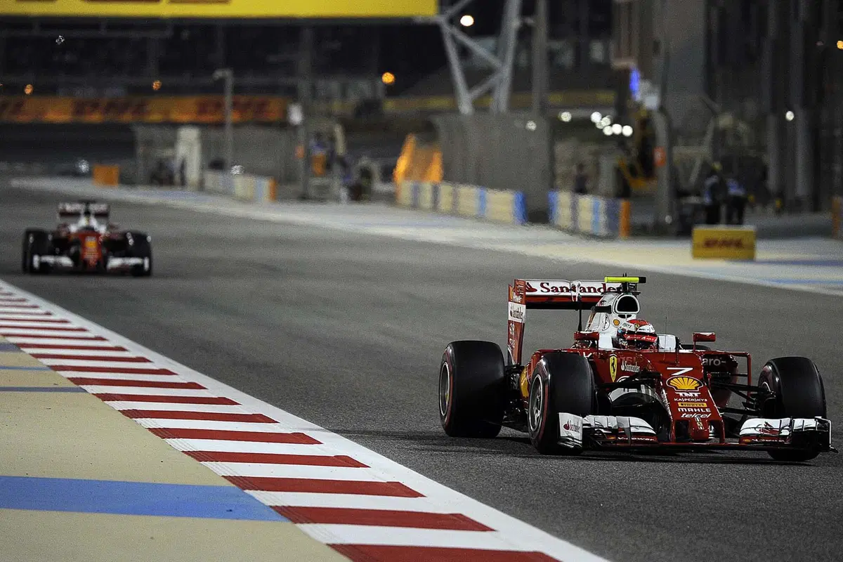 F1, Gp Bahrain 2016: pole per Hamilton. Vettel terzo (22)