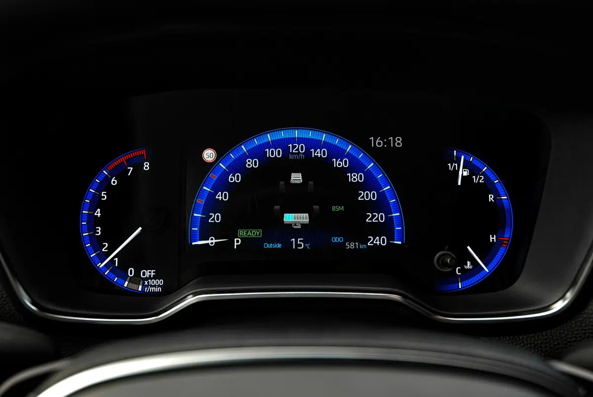 Toyota Corolla 2019, 180 CV Hybrid e linea molto personale [Video] (6)