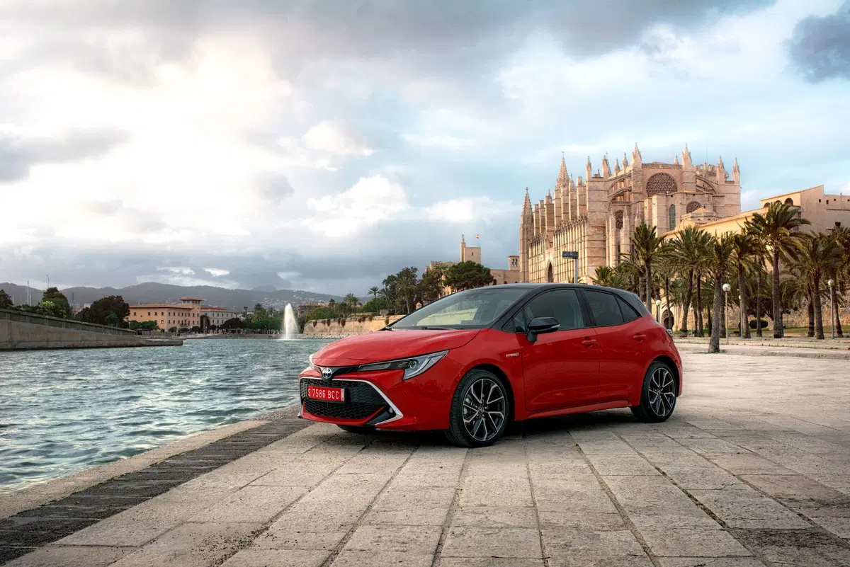 Toyota Corolla 2019, 180 CV Hybrid e linea molto personale [Video] (8)