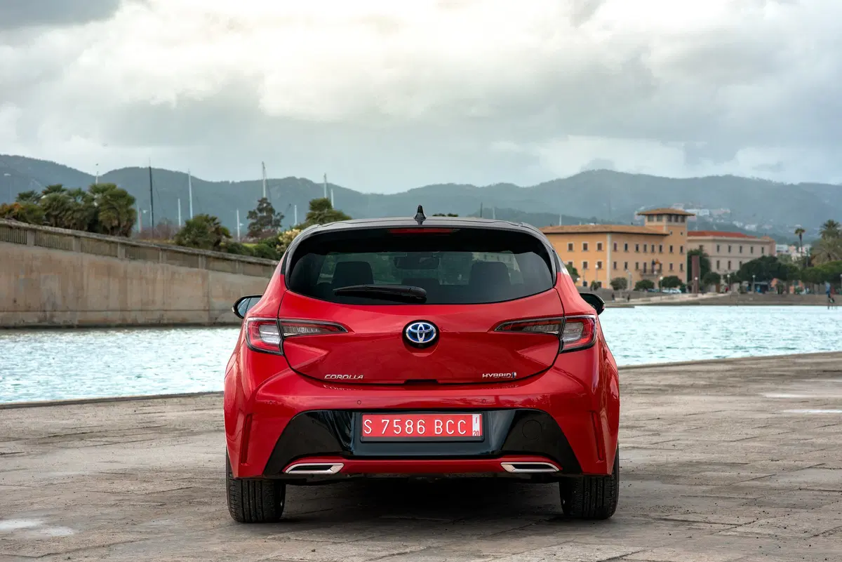 Toyota Corolla 2019, 180 CV Hybrid e linea molto personale [Video] (12)