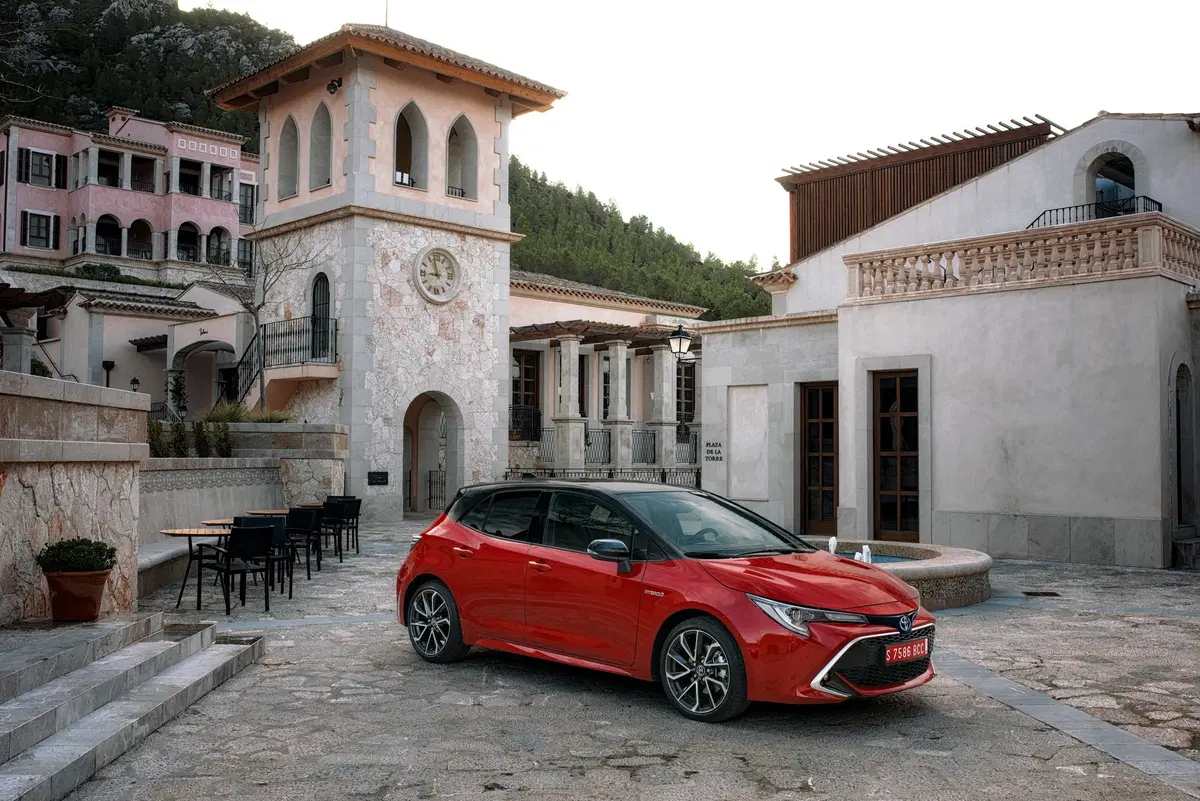 Toyota Corolla 2019, 180 CV Hybrid e linea molto personale [Video] (14)