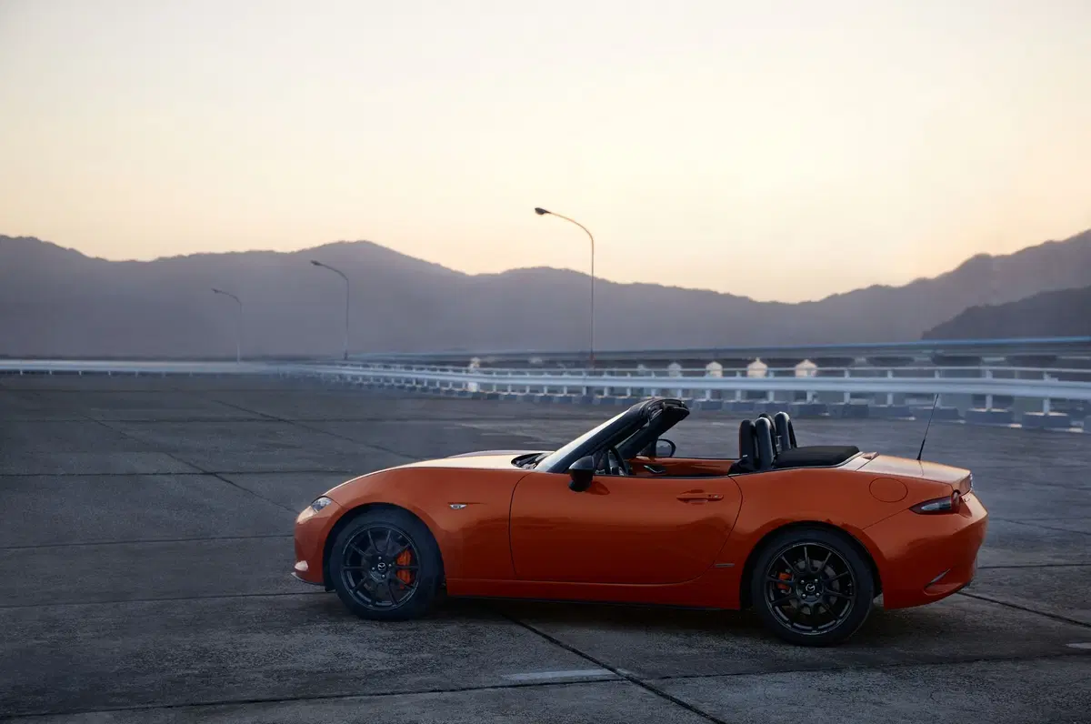 Mazda MX-5 30th Anniversary Edition, al via le vendite in Italia (6)