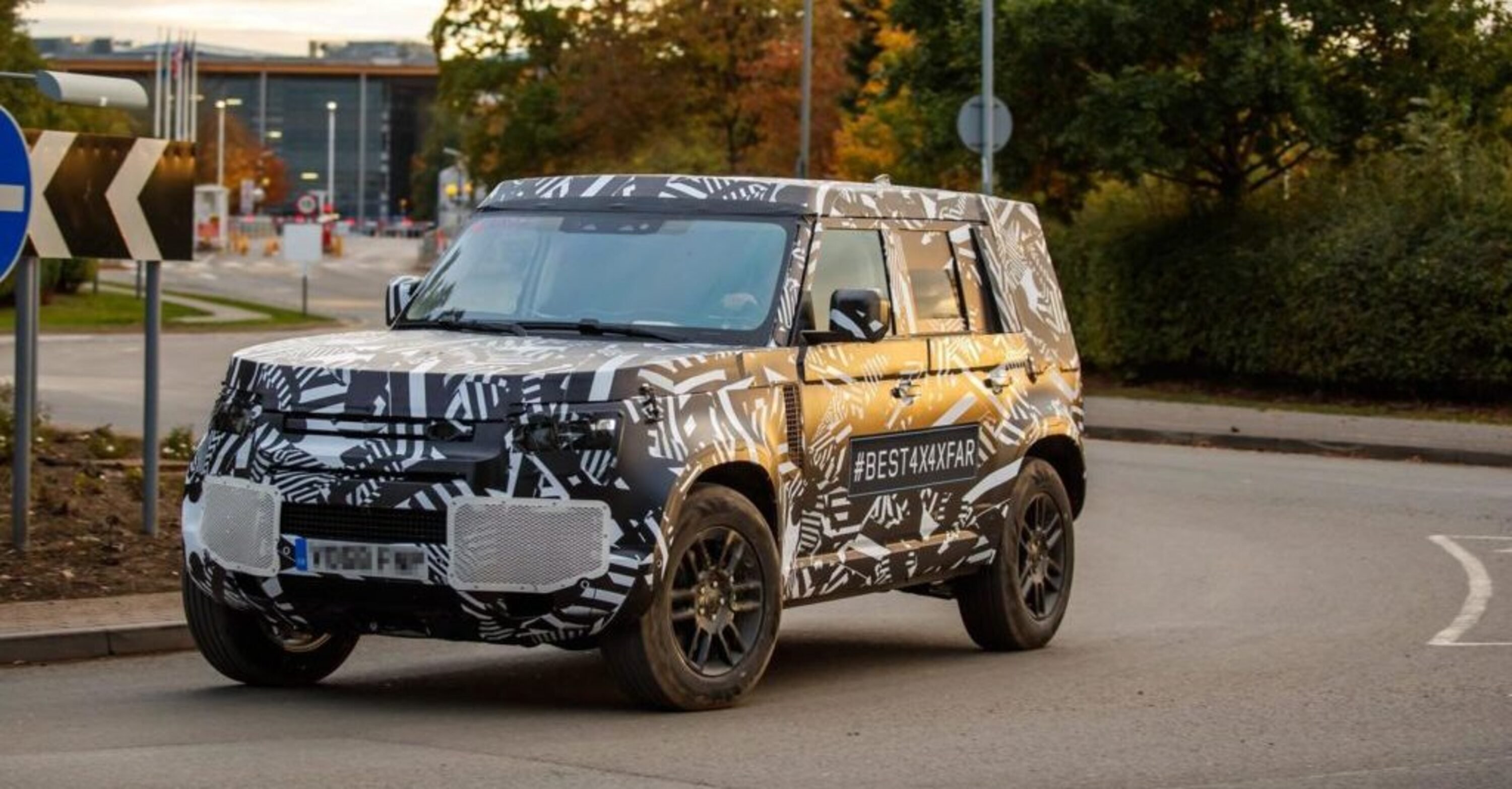 Nuova Land Rover Defender 2020: classica anche dentro [foto interni]