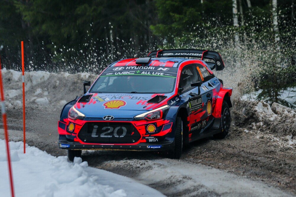 Neuville alla guida della sua Hyundai nel corso del Rally di Svezia 2019