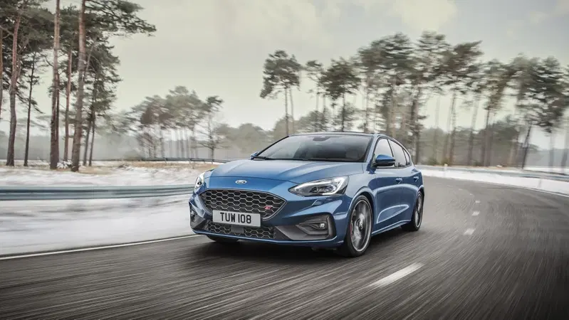 Ford Focus ST 2019: foto, video e dati tecnici