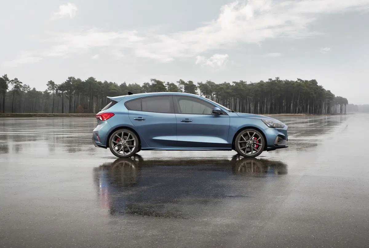 Ford Focus ST 2019: foto, video e dati tecnici