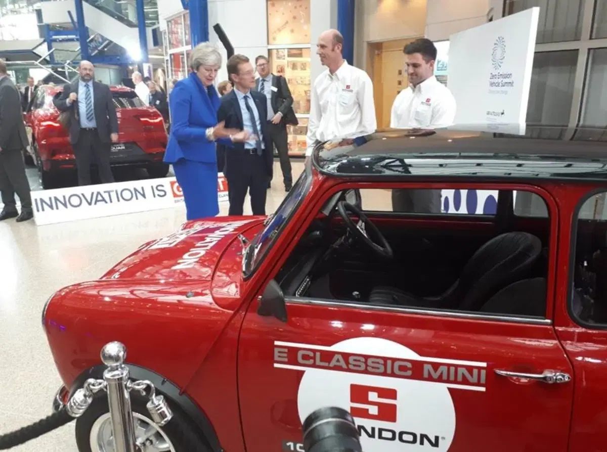 Vecchia Mini, Made in UK: 90mila euro per la special Swind con motore elettrico (2)