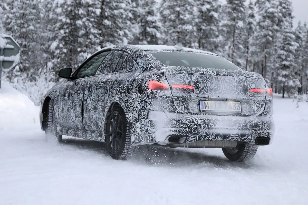 BMW Serie 2 Gran Coupé: foto spia (7)