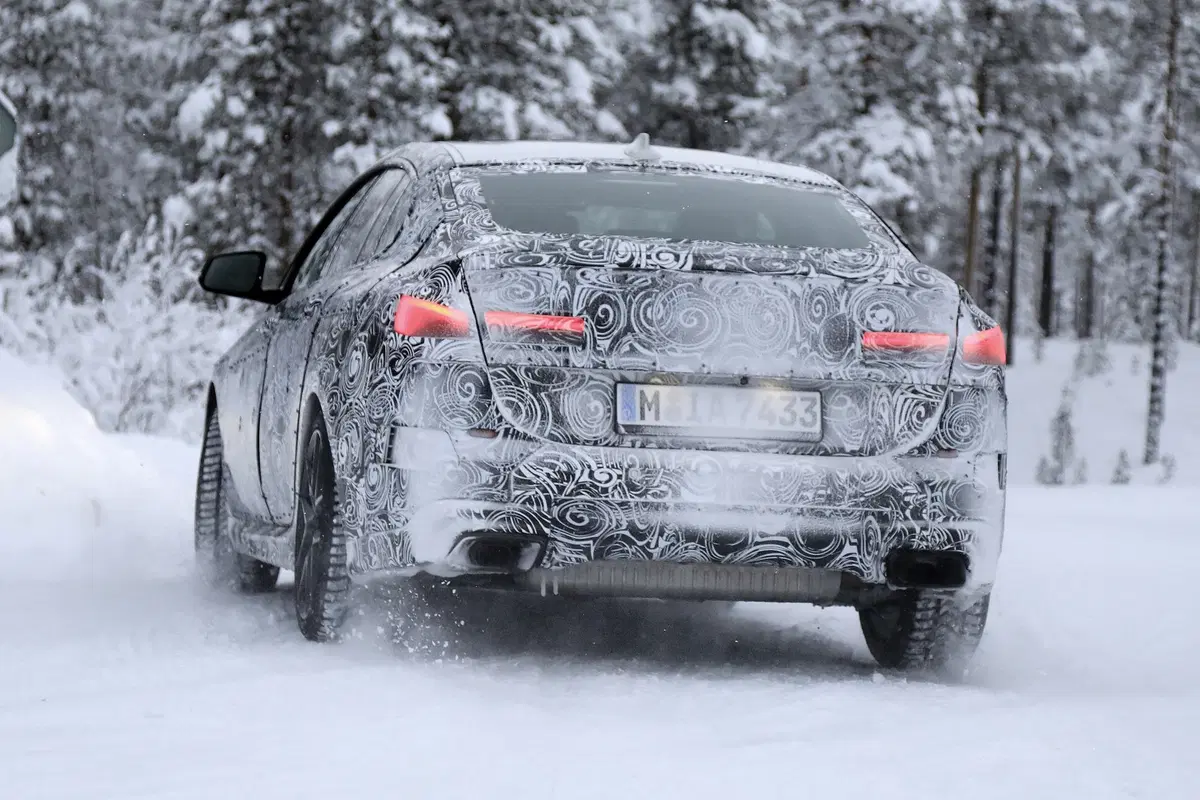 BMW Serie 2 Gran Coupé: foto spia (9)