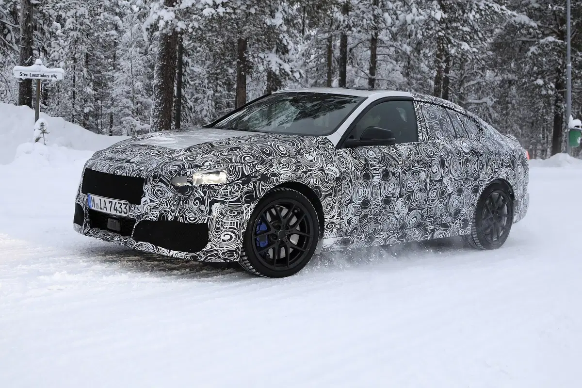 BMW Serie 2 Gran Coupé: foto spia (4)