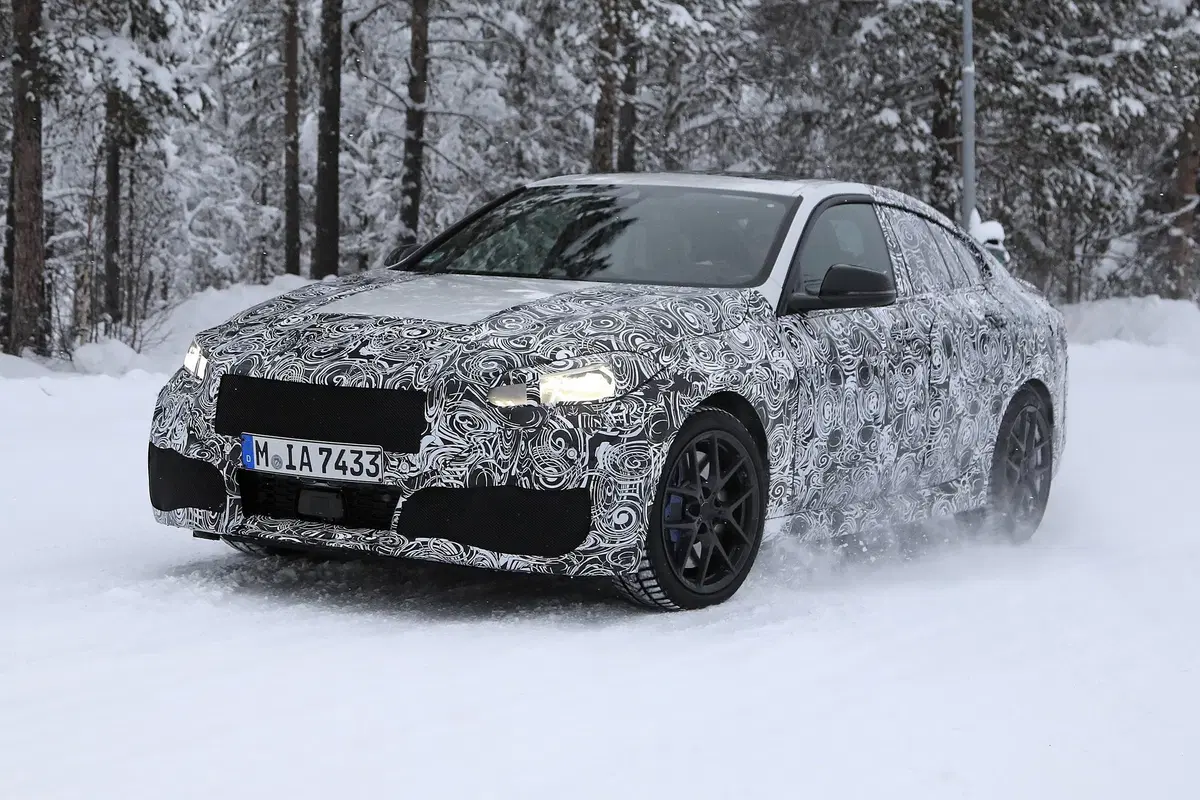 BMW Serie 2 Gran Coupé: foto spia (8)