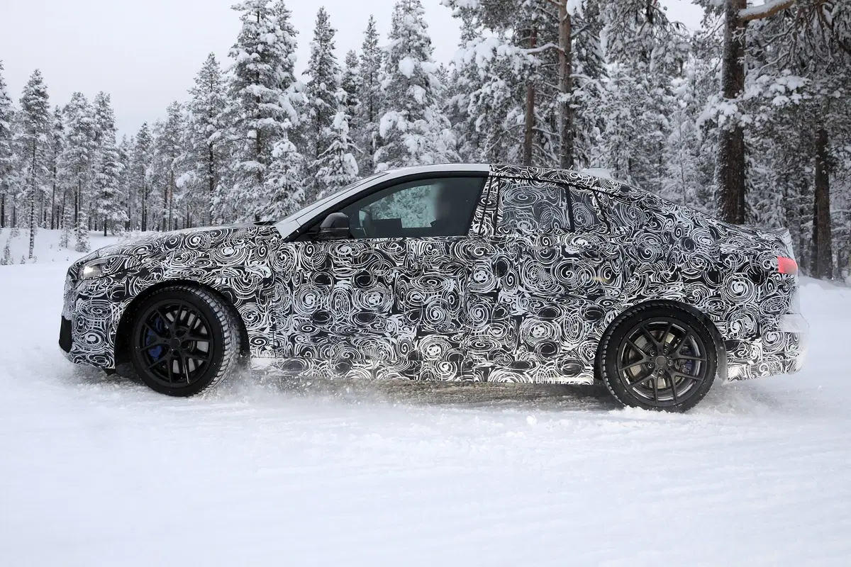 BMW Serie 2 Gran Coupé: foto spia (3)