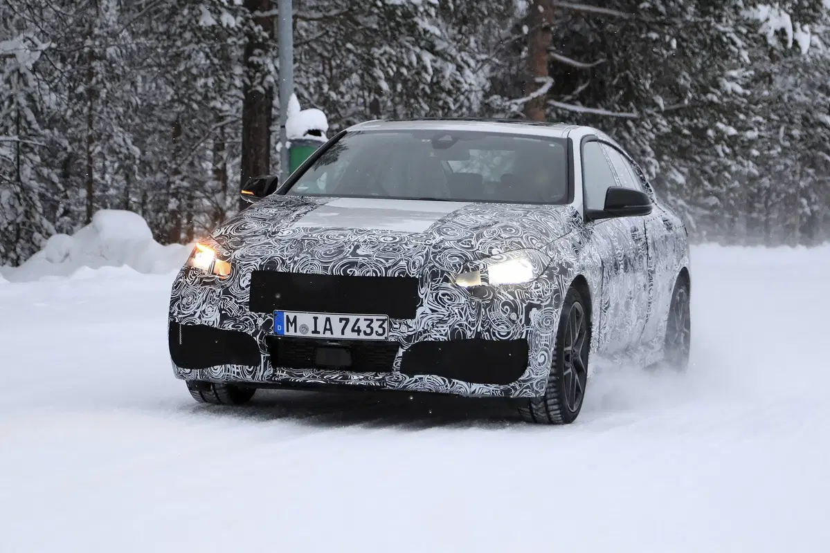 BMW Serie 2 Gran Coupé: foto spia (10)
