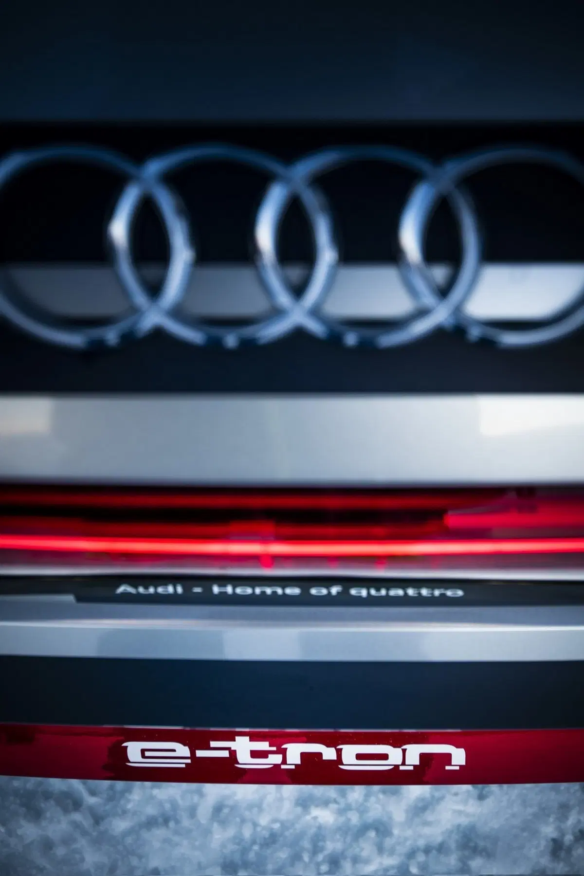 Audi e-tron: il SUV elettrico sfida la leggendaria pista da sci Streif (14)