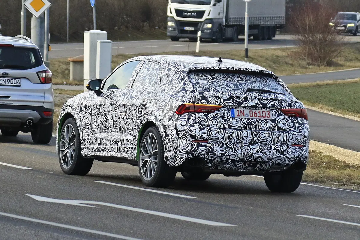 Audi Q4 RS o Q3 RS Sportback? [Foto spia] (10)