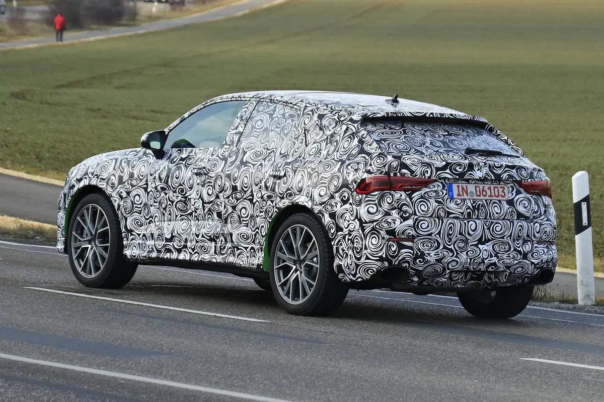 Audi Q4 RS o Q3 RS Sportback? [Foto spia] (2)