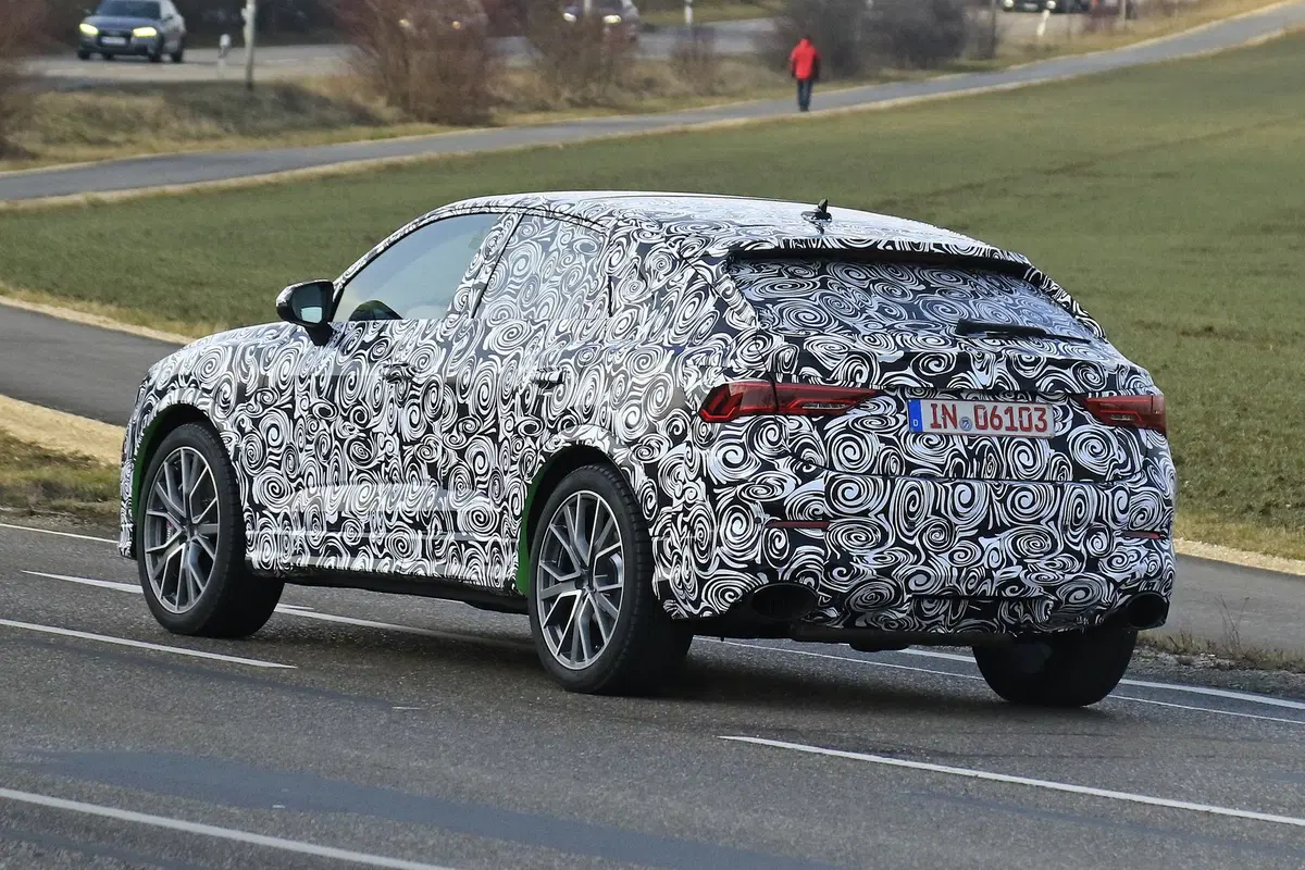 Audi Q4 RS o Q3 RS Sportback? [Foto spia] (5)