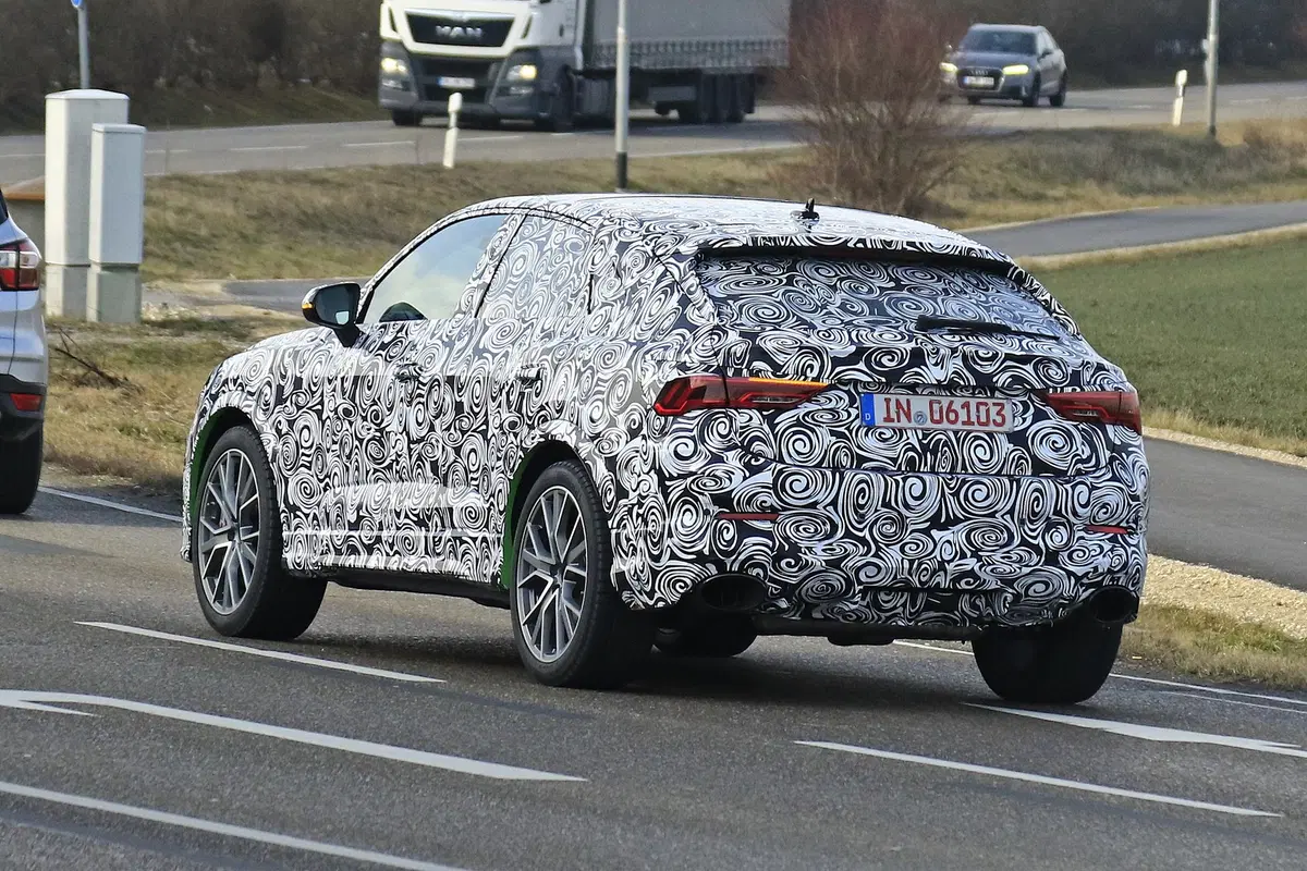Audi Q4 RS o Q3 RS Sportback? [Foto spia] (13)