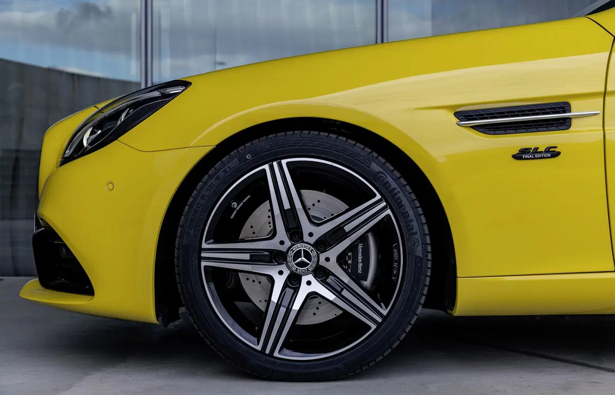 Mercedes SLC Final Edition, gialla come la prima SLK (1997) (5)