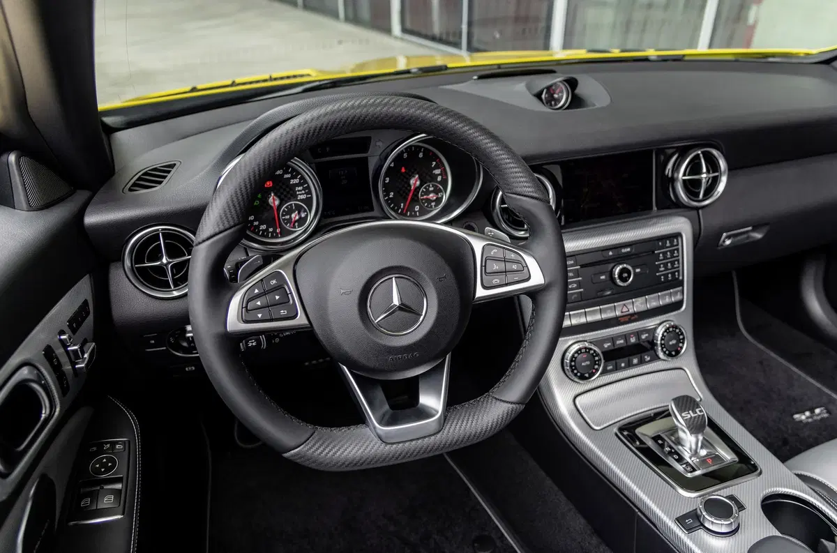 Mercedes SLC Final Edition, gialla come la prima SLK (1997) (4)