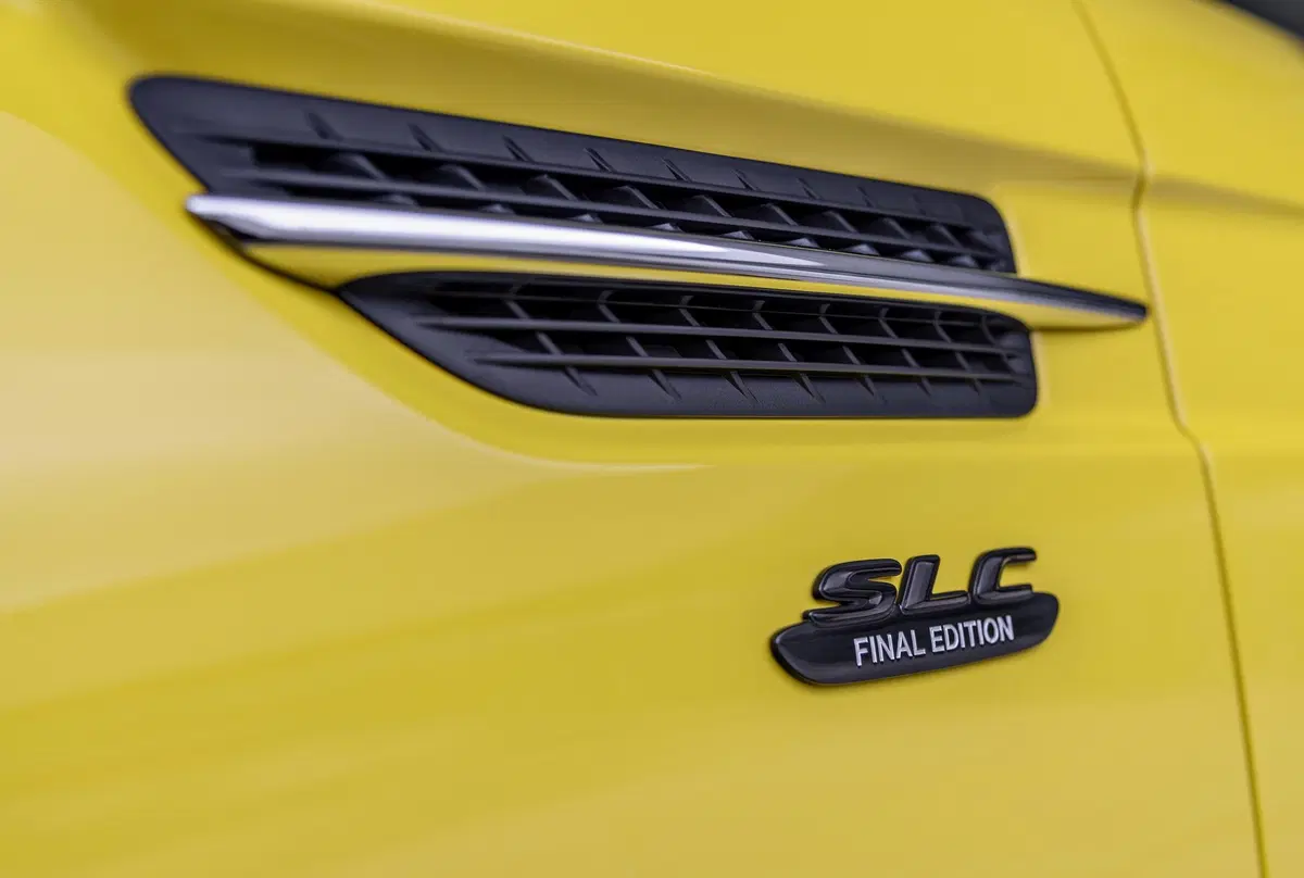 Mercedes SLC Final Edition, gialla come la prima SLK (1997) (14)