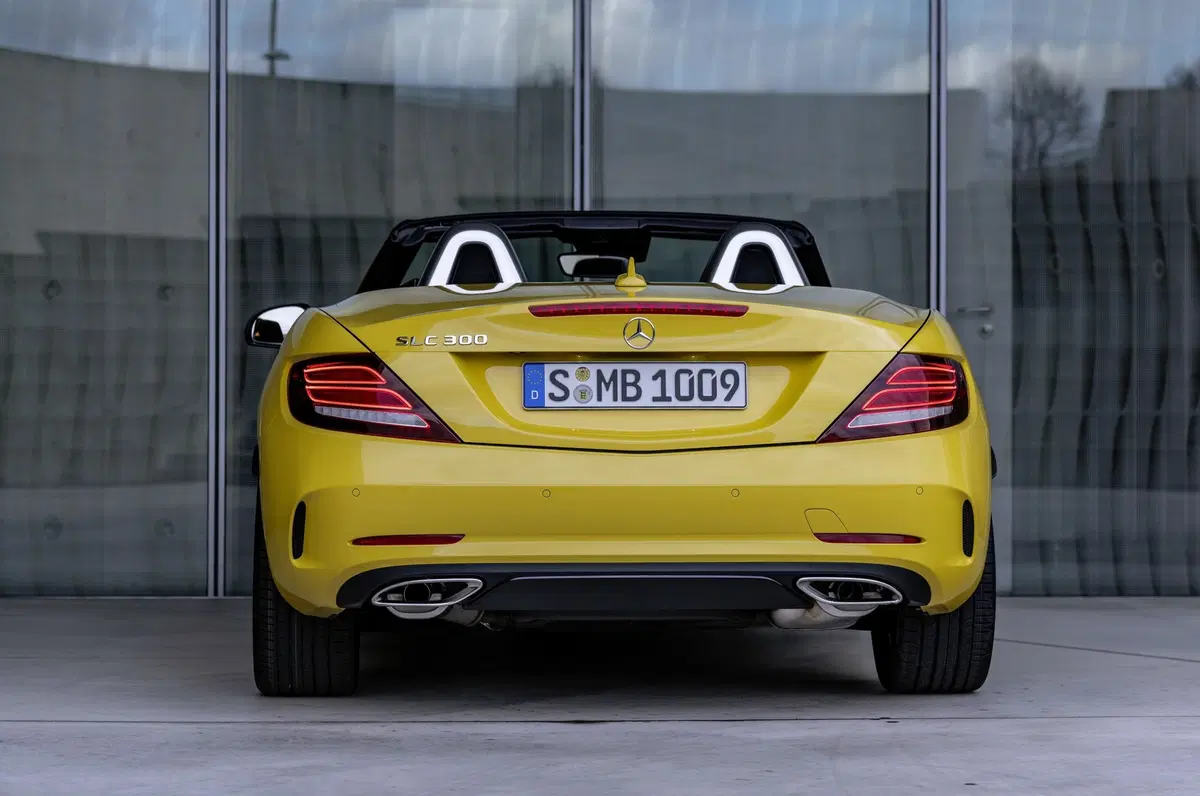 Mercedes SLC Final Edition, gialla come la prima SLK (1997) (6)
