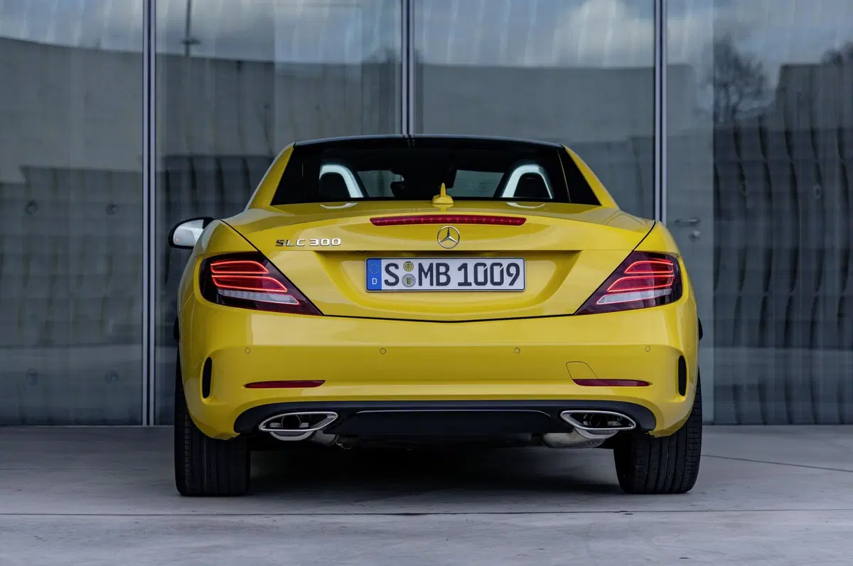 Mercedes SLC Final Edition, gialla come la prima SLK (1997) (15)