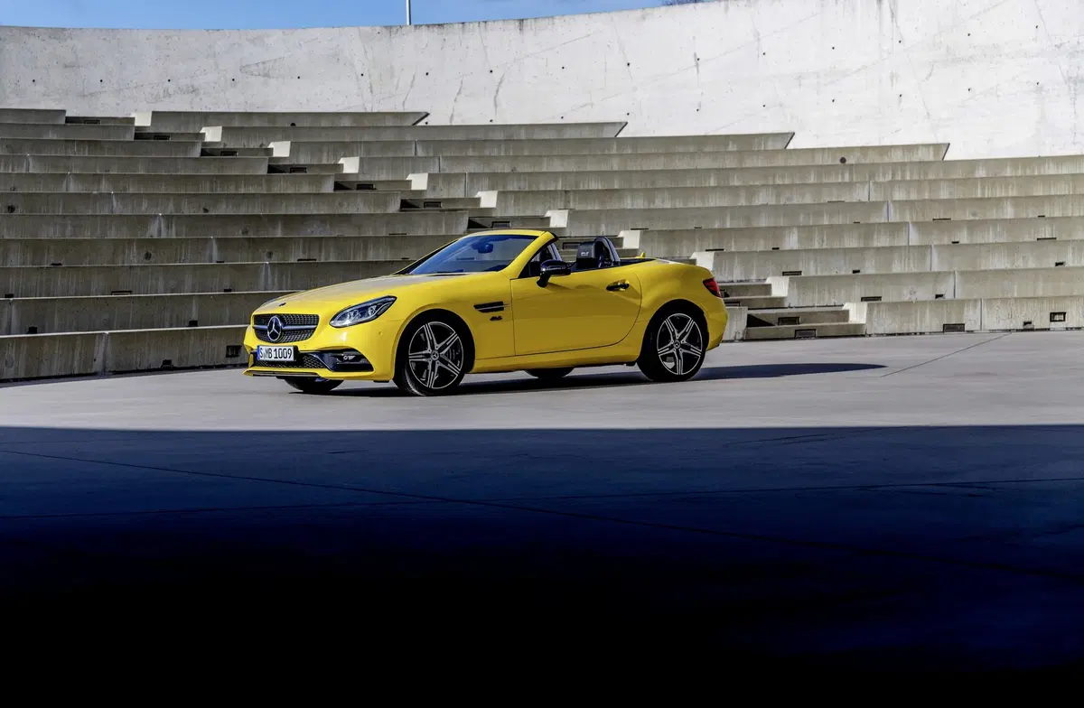 Mercedes SLC Final Edition, gialla come la prima SLK (1997) (11)