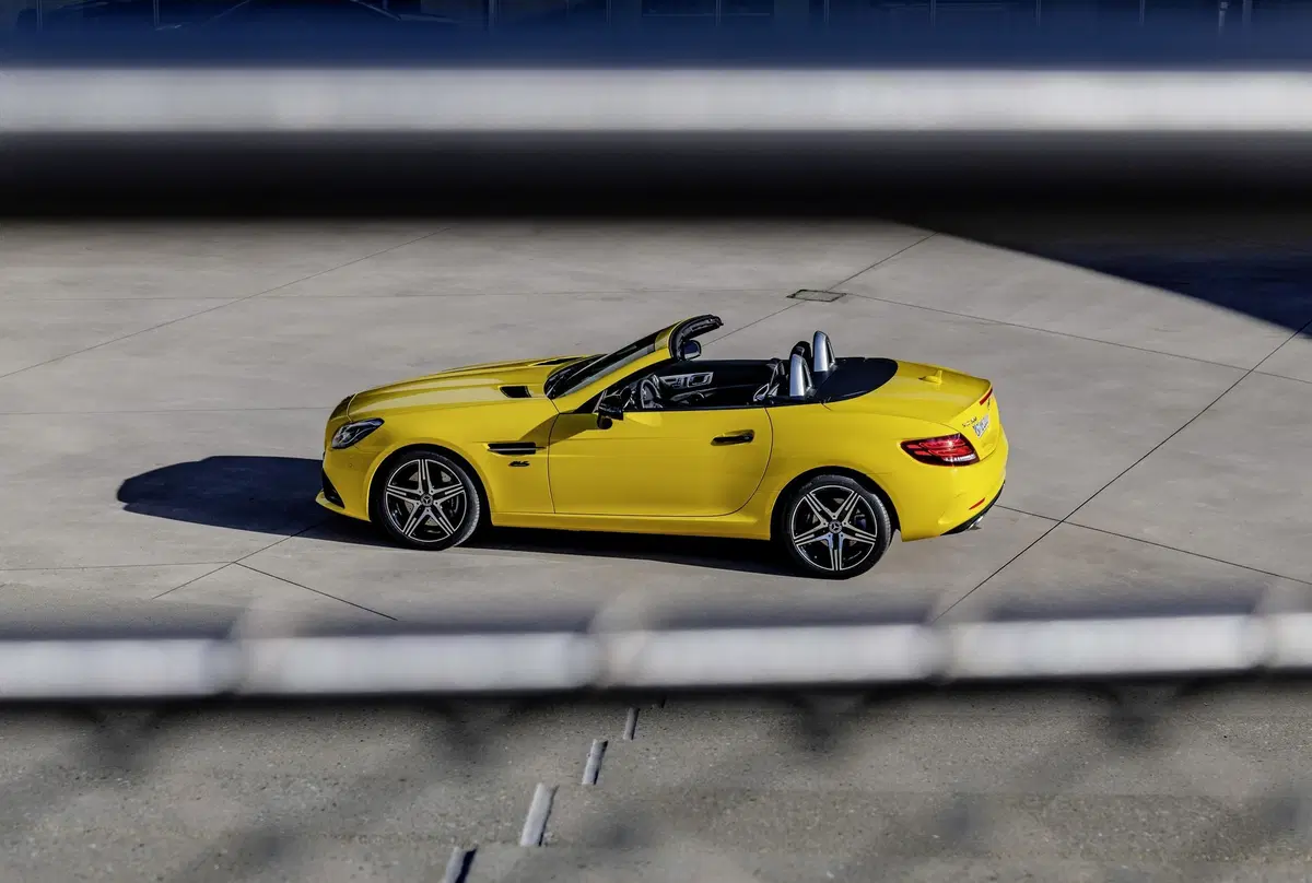 Mercedes SLC Final Edition, gialla come la prima SLK (1997) (16)