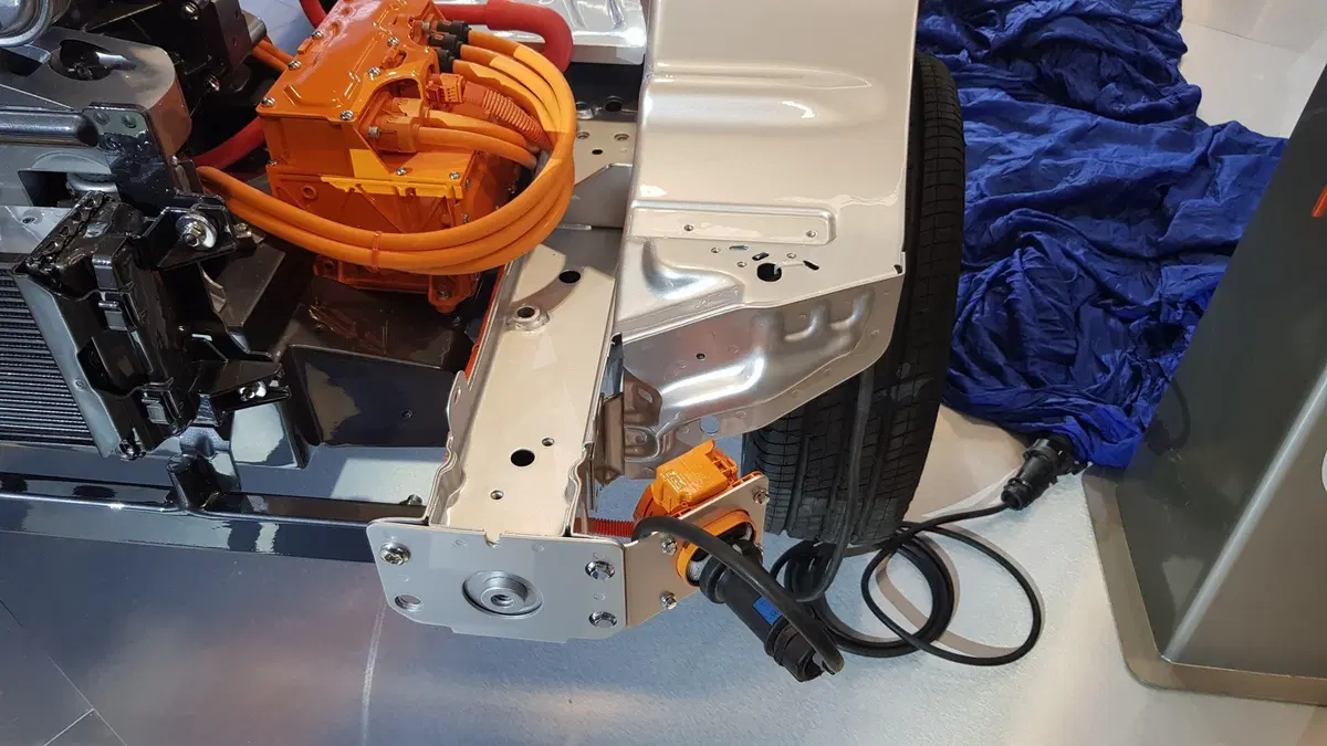 Veicoli Commerciali Ford, In arrivo: nuovi Transit elettrificati ibridi (mHEV+PHEV) (12)